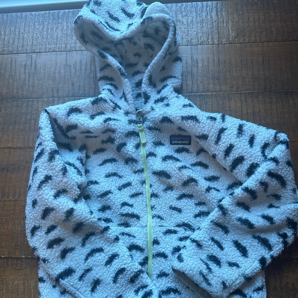 Girls 5T Patagonia fleece used adorable ears on hood